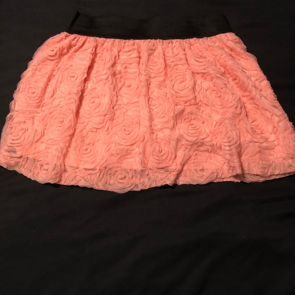 Textured Rose Patterned Skirt
